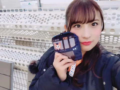 井口 眞緒｜日向坂46握手会（2019-02-22）｜2枚目