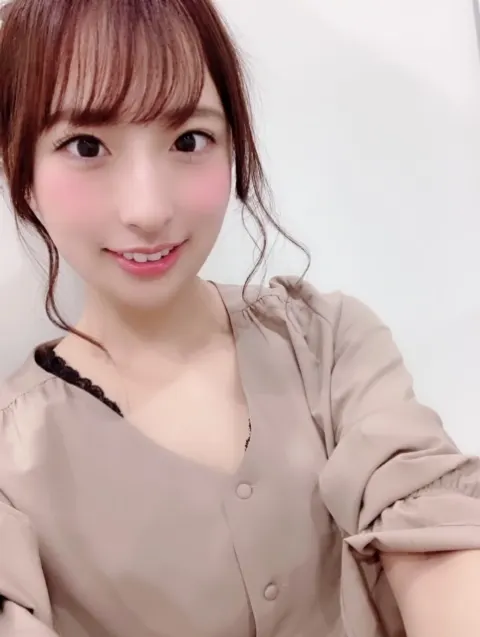 井口 眞緒｜握手会（2019-06-30）｜3枚目