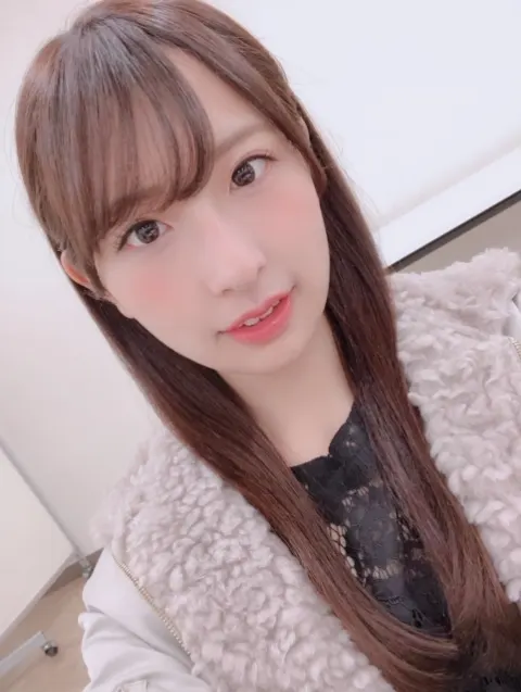 井口 眞緒｜握手会（2019-06-13）｜4枚目