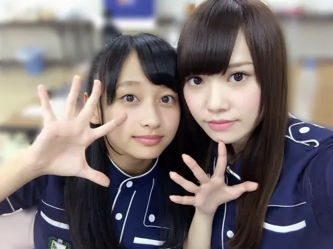影山 優佳｜今日も京子に強烈興味深々っ♡♡（2016-09-06）｜2枚目