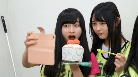 影山 優佳｜おたんじょうびのけついひょーめー。かな。みなさんよんでください！。277。（2017-05-08）｜2枚目