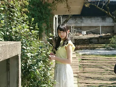 柿崎 芽実｜工場長のポーズ（2017-04-22）｜4枚目
