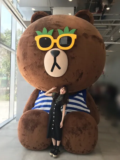 加藤 史帆｜北海道の屋台の肉巻きおにぎりを食べました美味しかったです(・ω・)（2018-07-29）｜5枚目