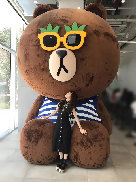 加藤 史帆｜北海道の屋台の肉巻きおにぎりを食べました美味しかったです(・ω・)（2018-07-29）｜4枚目