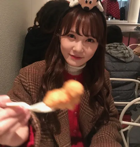 加藤 史帆｜あーんしちゃった(・ω・)（2019-01-06）｜3枚目