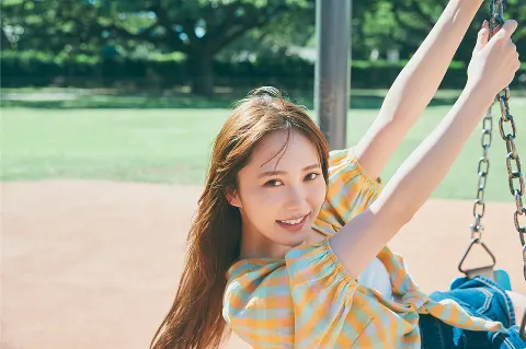 加藤 史帆｜1st写真集発売が決定しました🌞💙（2023-04-26）｜3枚目