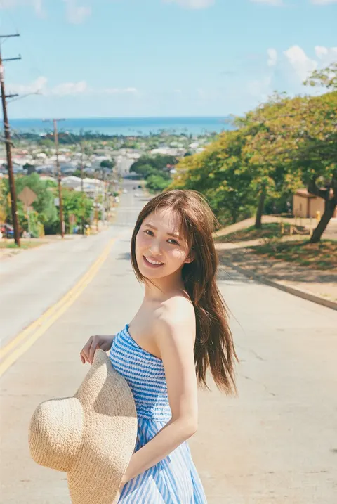 加藤 史帆｜1st写真集発売が決定しました🌞💙（2023-04-26）