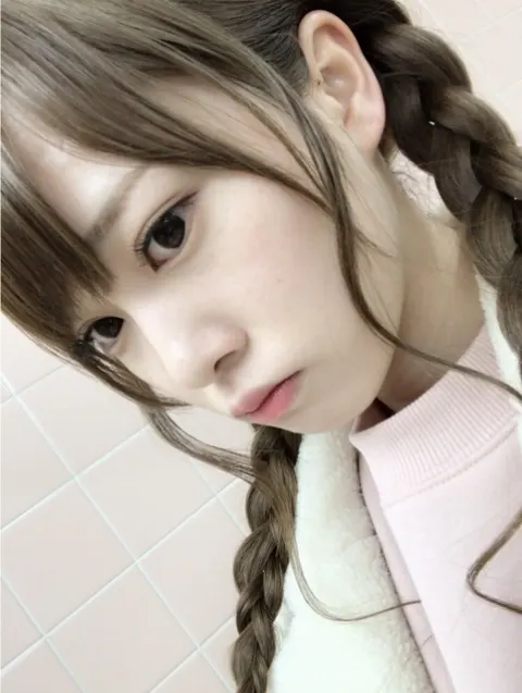 加藤 史帆｜みつあみ(・ω・)（2017-01-29）｜2枚目