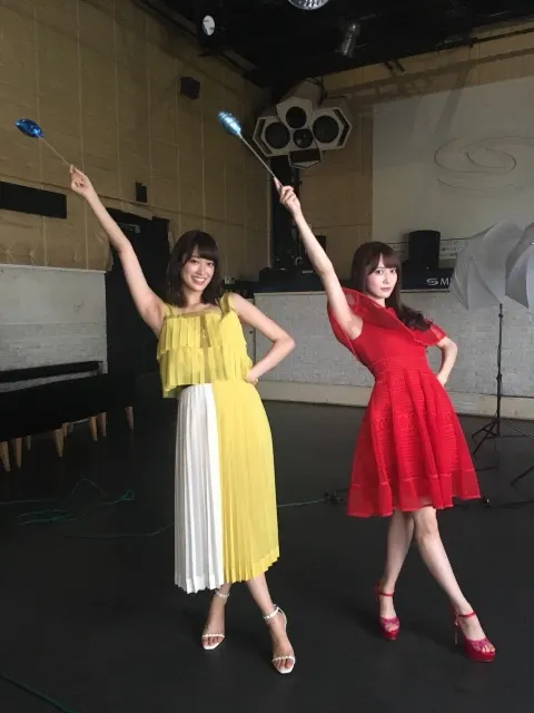 加藤 史帆｜きくとしなちょのトリオPV3人組のグラビアが本日発売です(・ω・)！！（2018-08-07）｜4枚目