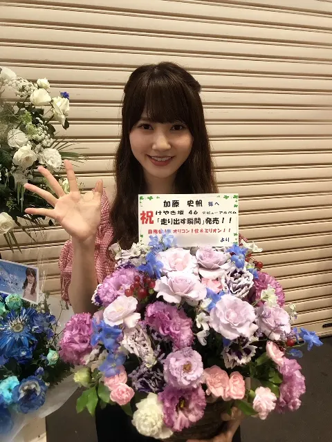 加藤 史帆｜バラに囲まれてみたい(・ω・)（2018-06-27）｜3枚目
