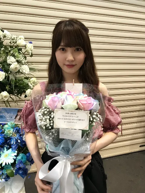 加藤 史帆｜バラに囲まれてみたい(・ω・)（2018-06-27）｜5枚目