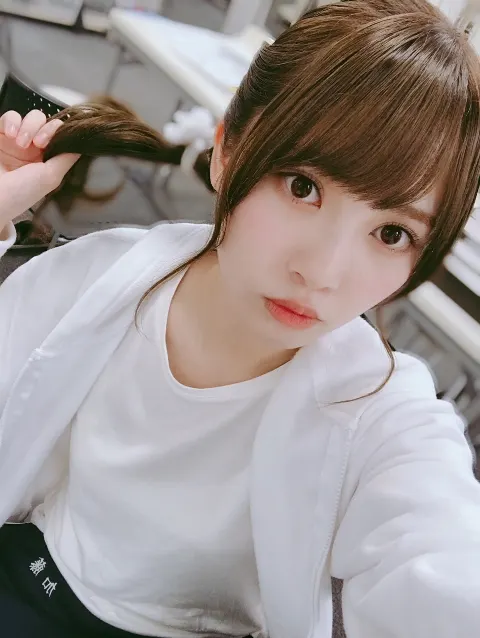 加藤 史帆｜アクリルスタンドを宜しくお願いします(・ω・)（2018-04-25）｜2枚目