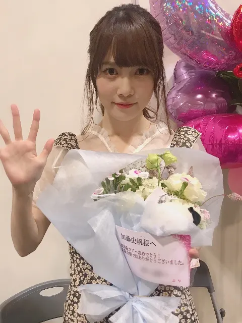 加藤 史帆｜素敵なお花をたくさんありがとう(・ω・)（2018-06-10）｜6枚目