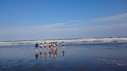 加藤 史帆｜海だ！(・ω・)（2017-10-26）｜3枚目
