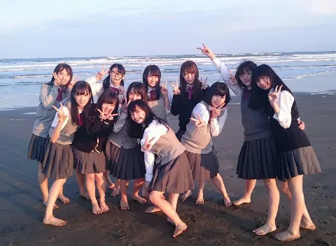 加藤 史帆｜海だ！(・ω・)（2017-10-26）｜5枚目