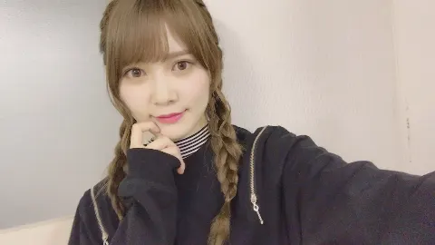 加藤 史帆｜前髪短い時(・ω・)！（2018-04-09）｜2枚目