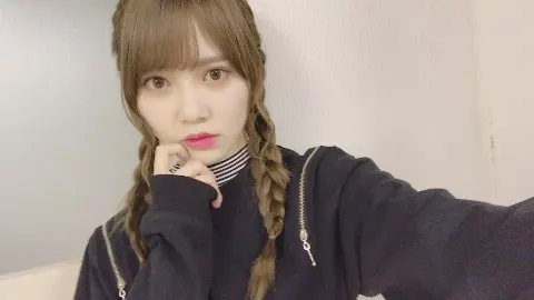 加藤 史帆｜前髪短い時(・ω・)！（2018-04-09）
