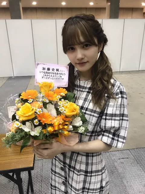 加藤 史帆｜いつも素敵なお花をありがとう(・ω・)（2018-03-24）｜6枚目