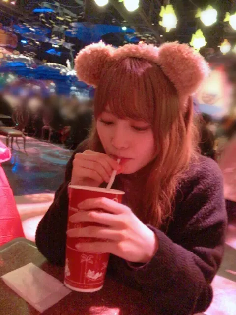 加藤 史帆｜アイスティー飲んでるよ(・ω・)（2018-03-07）｜2枚目