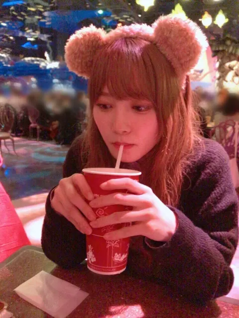加藤 史帆｜アイスティー飲んでるよ(・ω・)（2018-03-07）｜3枚目