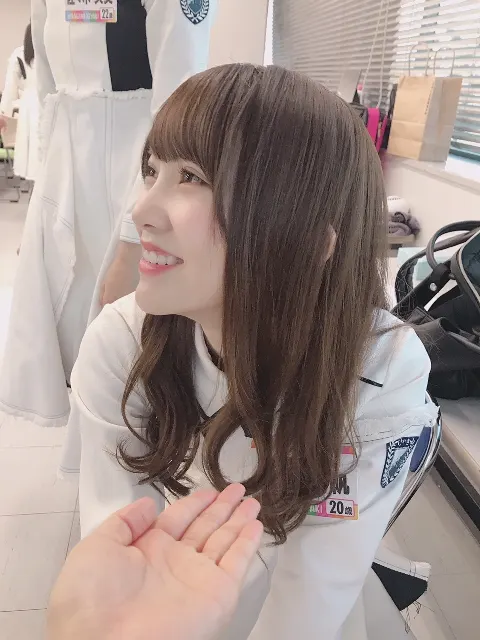加藤 史帆｜㊗️㊗️(・ω・)（2018-05-30）｜4枚目
