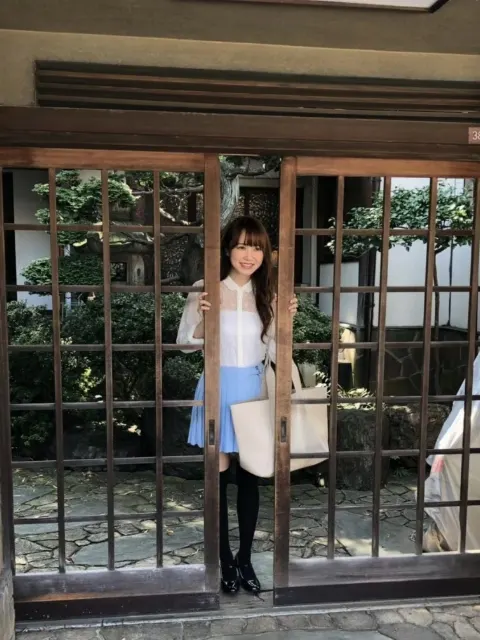 加藤 史帆｜祝 表紙🎉明日発売です(・ω・)！！（2019-10-24）｜4枚目