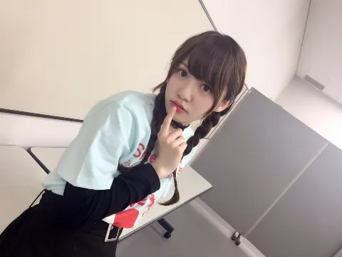 加藤 史帆｜3rdシングル最後の( ・ω・)（2017-03-05）｜4枚目