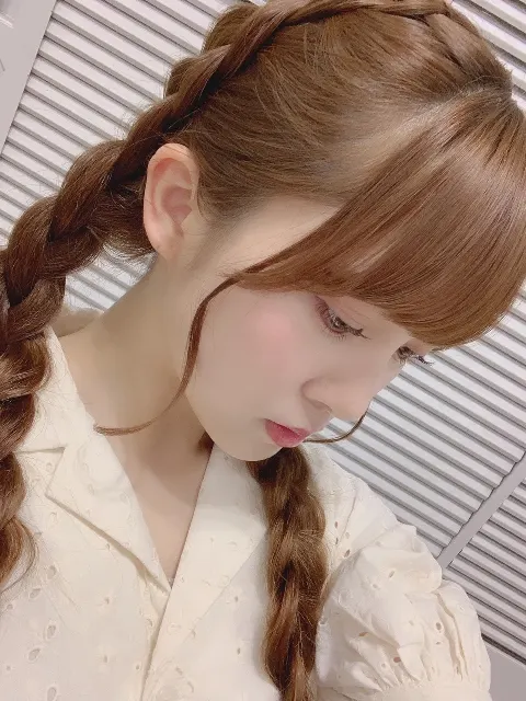 加藤 史帆｜三つ編みとツインテール(・ω・)（2019-06-03）｜2枚目