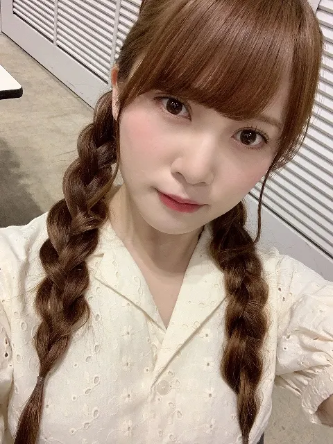 加藤 史帆｜三つ編みとツインテール(・ω・)（2019-06-03）