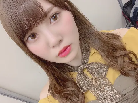 加藤 史帆｜肩出し(・ω・)💖（2019-10-24）｜3枚目