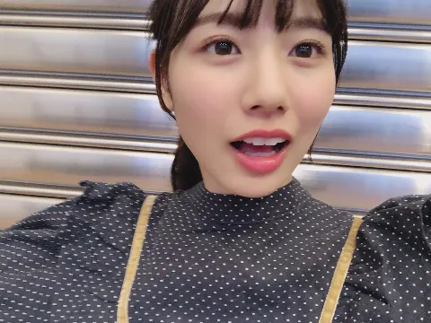 河田 陽菜｜ケータイの画面シールに気泡ができてしまった   河田陽菜（2018-04-08）