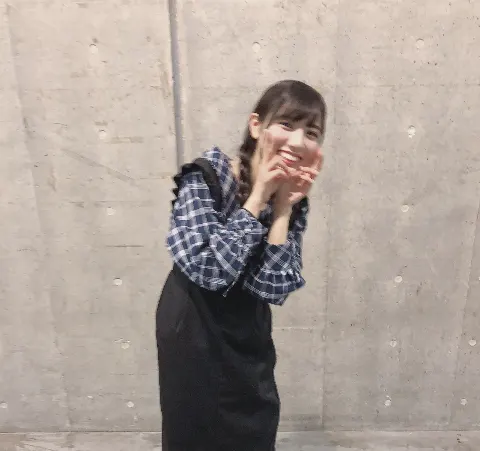 河田 陽菜｜ケータイの画面シールに気泡ができてしまった   河田陽菜（2018-04-08）｜2枚目