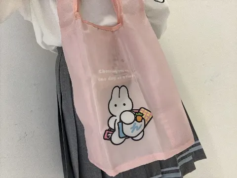 河田 陽菜｜グッズ紹介します🙂‍↕️集合❕（2025-10-16）｜3枚目