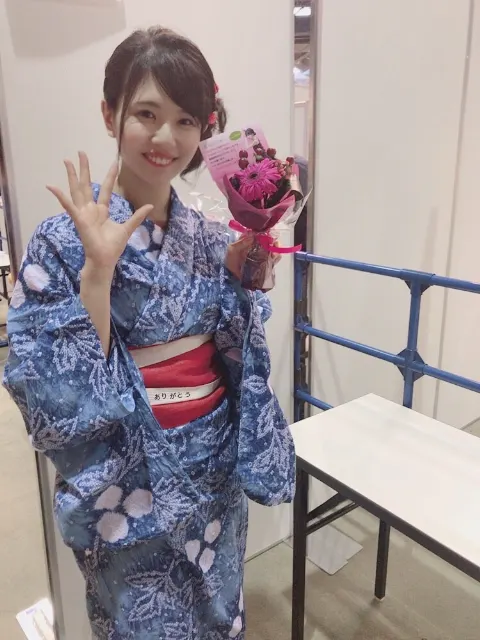 松田 好花｜お花に囲まれて💐（2018-08-28）｜9枚目
