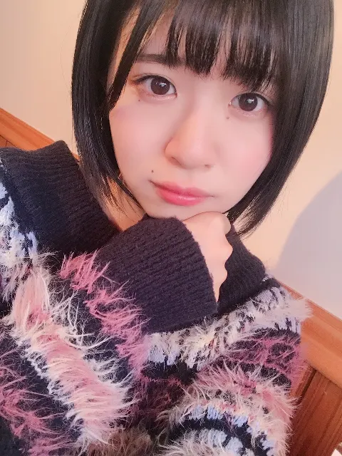 松田 好花｜カメラフォルダを見返すと同じポーズが（2018-11-20）｜2枚目