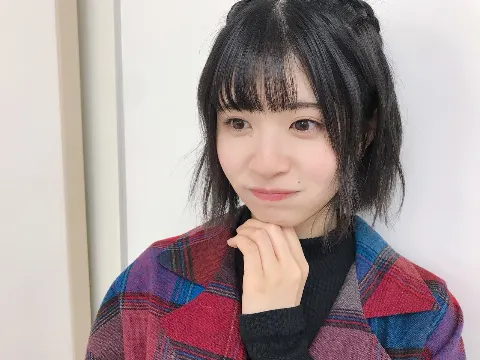 松田 好花｜カメラフォルダを見返すと同じポーズが（2018-11-20）｜8枚目