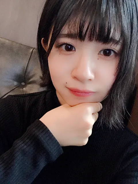 松田 好花｜カメラフォルダを見返すと同じポーズが（2018-11-20）