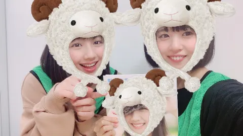 松田 好花｜本日は富田鈴花のお誕生日です。昨日と明日は何の日でしょう！（2019-01-18）｜2枚目