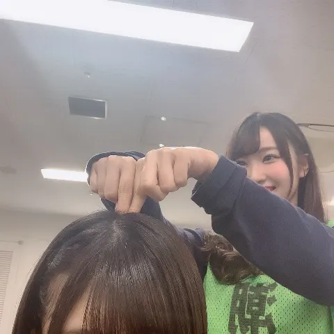 松田 好花｜お買い物に行って、帰宅するまで大きな紙袋を二個両手に抱えてただけで筋肉痛になりました！！！（2019-01-22）｜2枚目
