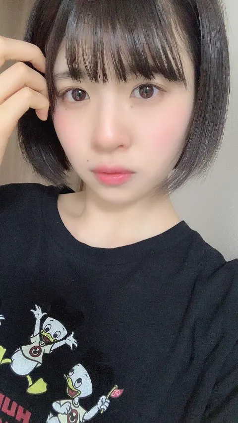 松田 好花｜本日は富田鈴花のお誕生日です。昨日と明日は何の日でしょう！（2019-01-18）