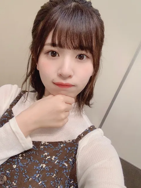 松田 好花｜隣の席の美穂の身体が揺れていると思ったら、案の定ユニゾンエアーをやってました笑（2019-09-29）｜4枚目