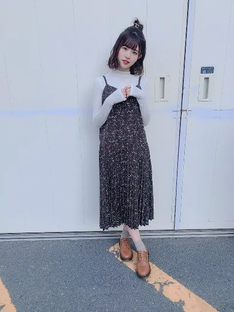 松田 好花｜隣の席の美穂の身体が揺れていると思ったら、案の定ユニゾンエアーをやってました笑（2019-09-29）｜2枚目