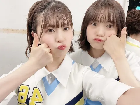 松田 好花｜シワになりやすいシャツ（2021-05-28）｜4枚目