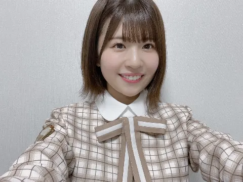 松田 好花｜シワになりやすいシャツ（2021-05-28）｜3枚目