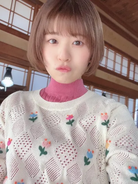 松田 好花｜みんな笑ってるんでしょ！笑70年代の髪型に忠実に寄せに行ったのです！いや、怒ってないですからね！笑（2022-04-19）｜2枚目