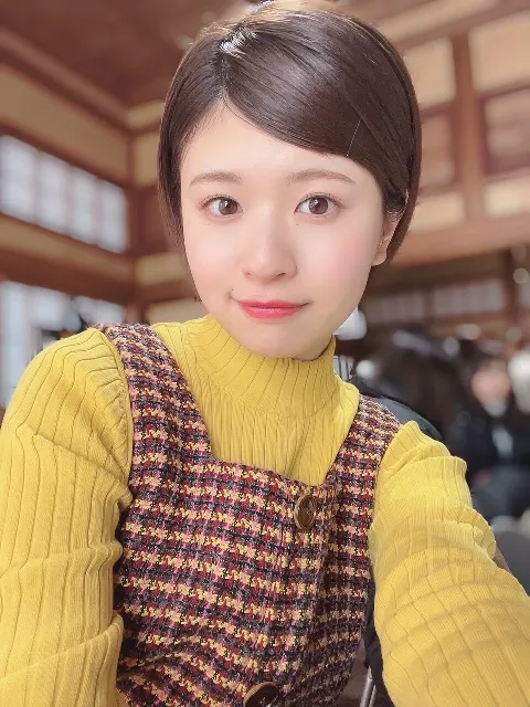松田 好花｜みんな笑ってるんでしょ！笑70年代の髪型に忠実に寄せに行ったのです！いや、怒ってないですからね！笑（2022-04-19）｜3枚目