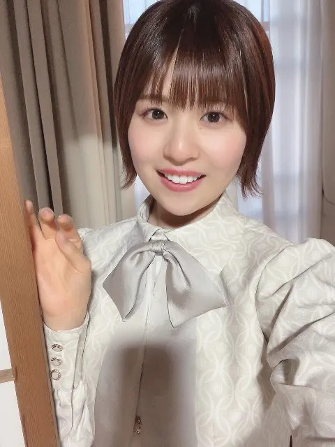 松田 好花｜みんな笑ってるんでしょ！笑70年代の髪型に忠実に寄せに行ったのです！いや、怒ってないですからね！笑（2022-04-19）｜7枚目