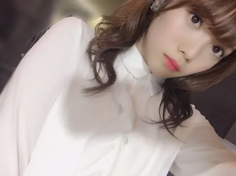 宮田 愛萌｜いつもゆらゆらスカートまわすの（2018-07-12）｜3枚目