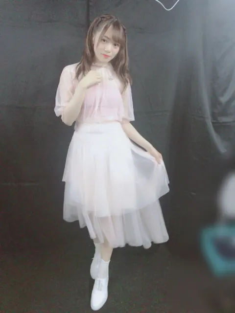 宮田 愛萌｜いつもゆらゆらスカートまわすの（2018-07-12）｜4枚目