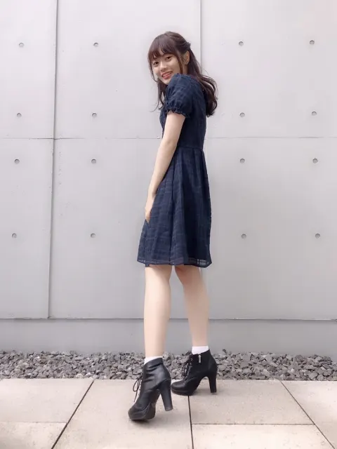宮田 愛萌｜隙間からみくりん越しに覗き見る小坂菜緒(16)（2018-09-17）